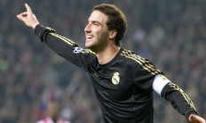 开云体育中国官网-年度焦点之战之夜，京多安大场面先生