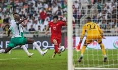 开云体育视频直播-包含蓄力射门！比赛中球员远射力压对手防线的词条