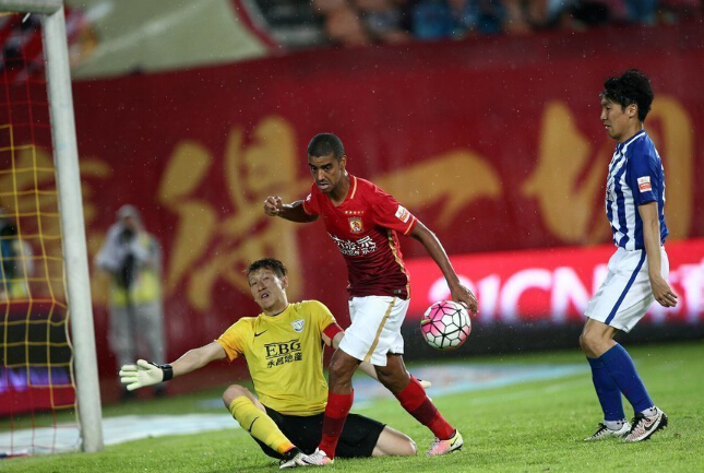 富力主场战平权健,张文钧梅开二度帮助球队取得宝贵一分 富力主场战平权健,张文钧梅开二度帮助球队取得宝贵一分