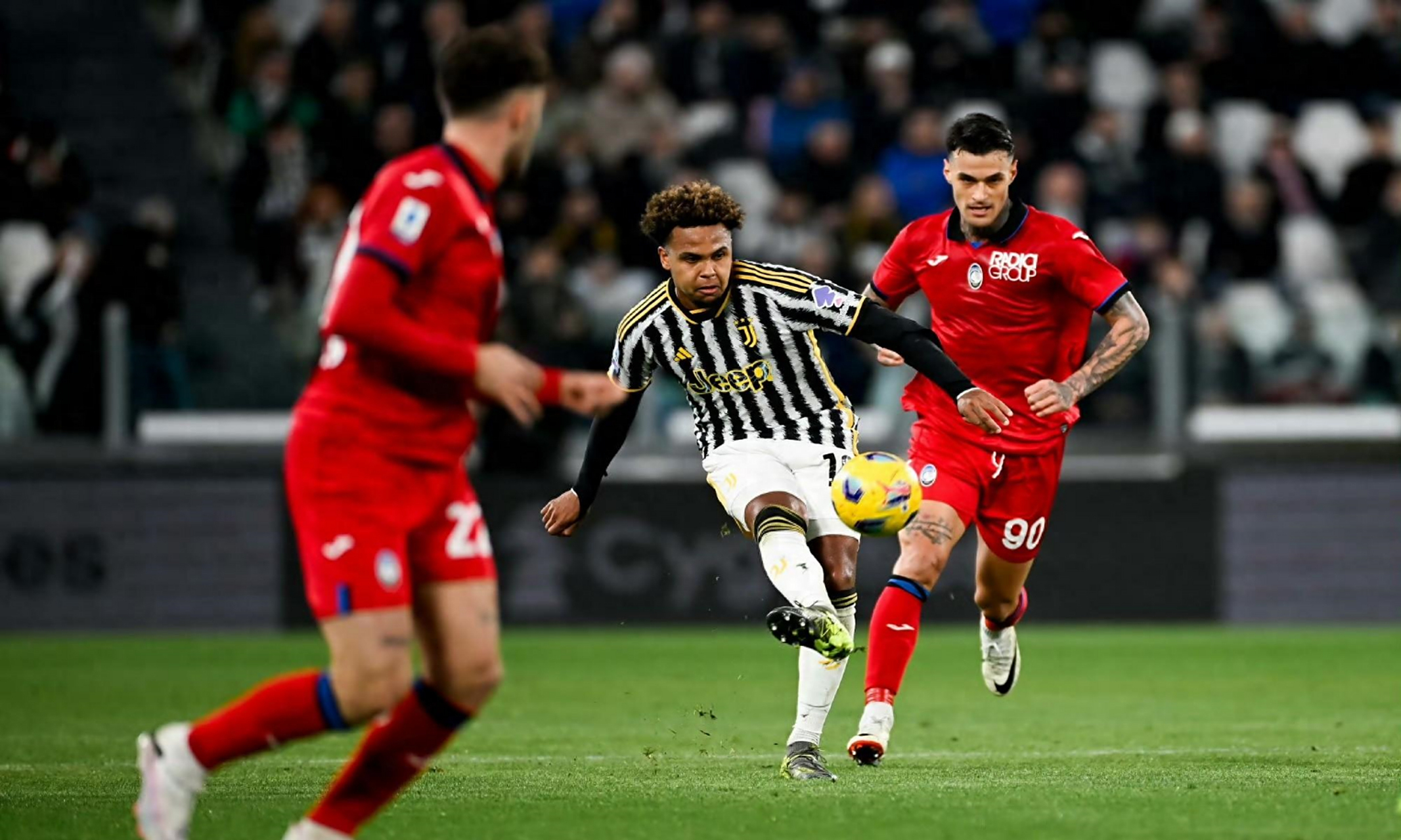 关于尤文图斯在比赛中展现出色攻势的信息