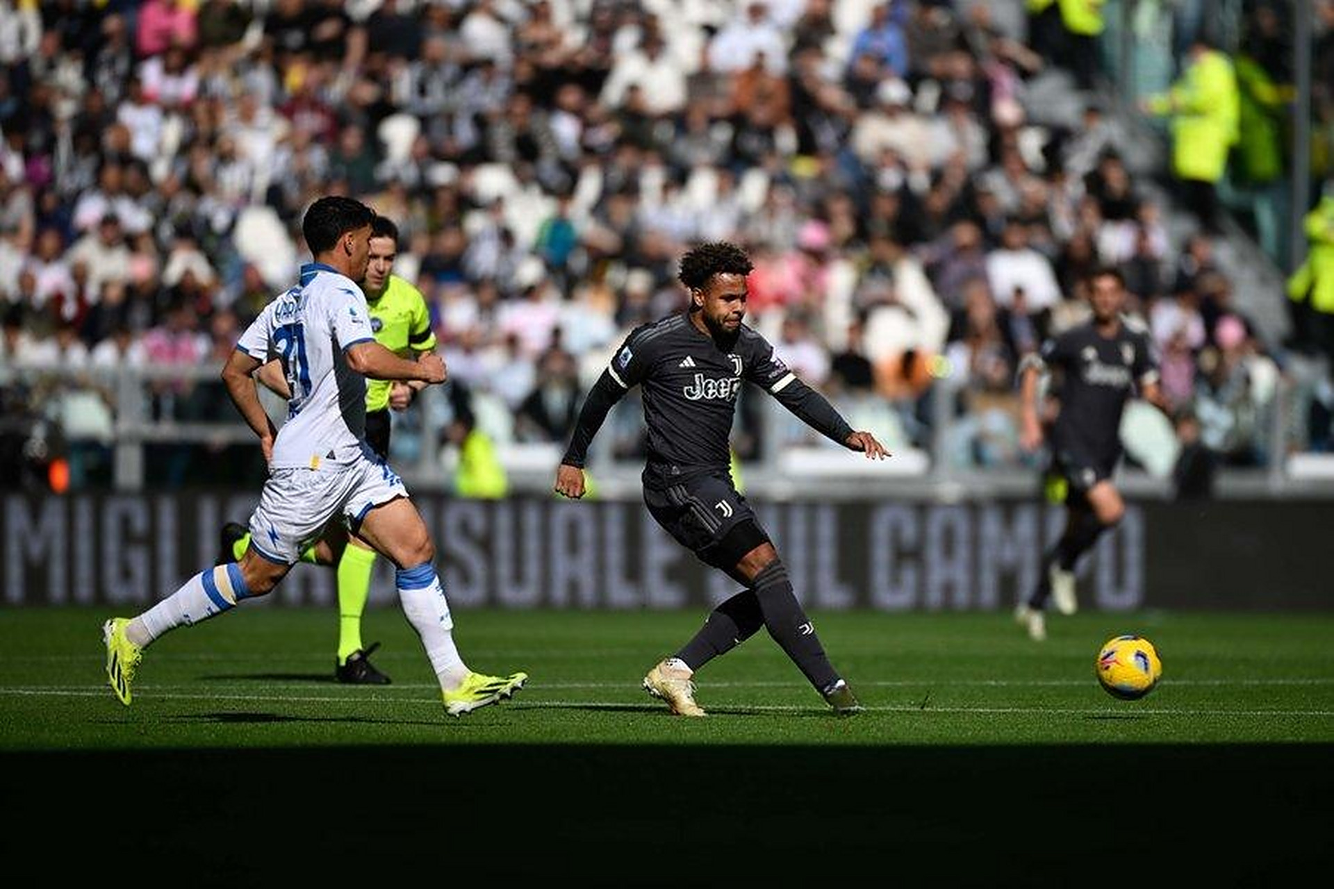 关于尤文图斯在比赛中展现出色攻势的信息