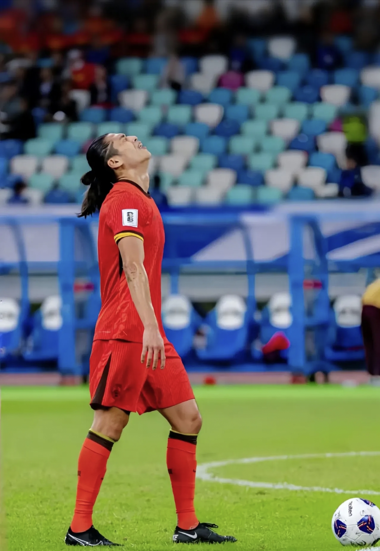 振奋人心的足球大赛,女足选手全神贯注,势如破竹! 振奋人心的足球大赛,女足选手全神贯注,势如破竹!