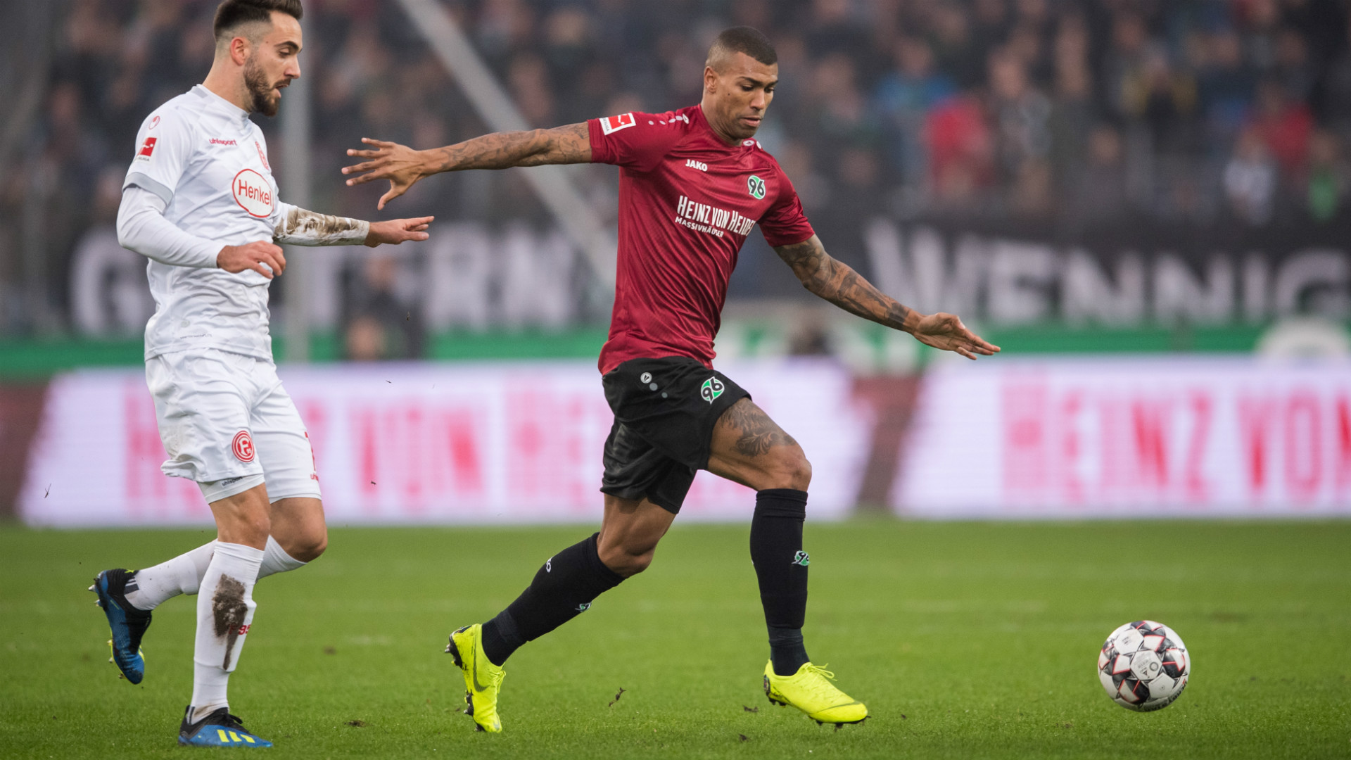 汉诺威96球员身手敏捷战绩不俗 汉诺威96球员身手敏捷战绩不俗