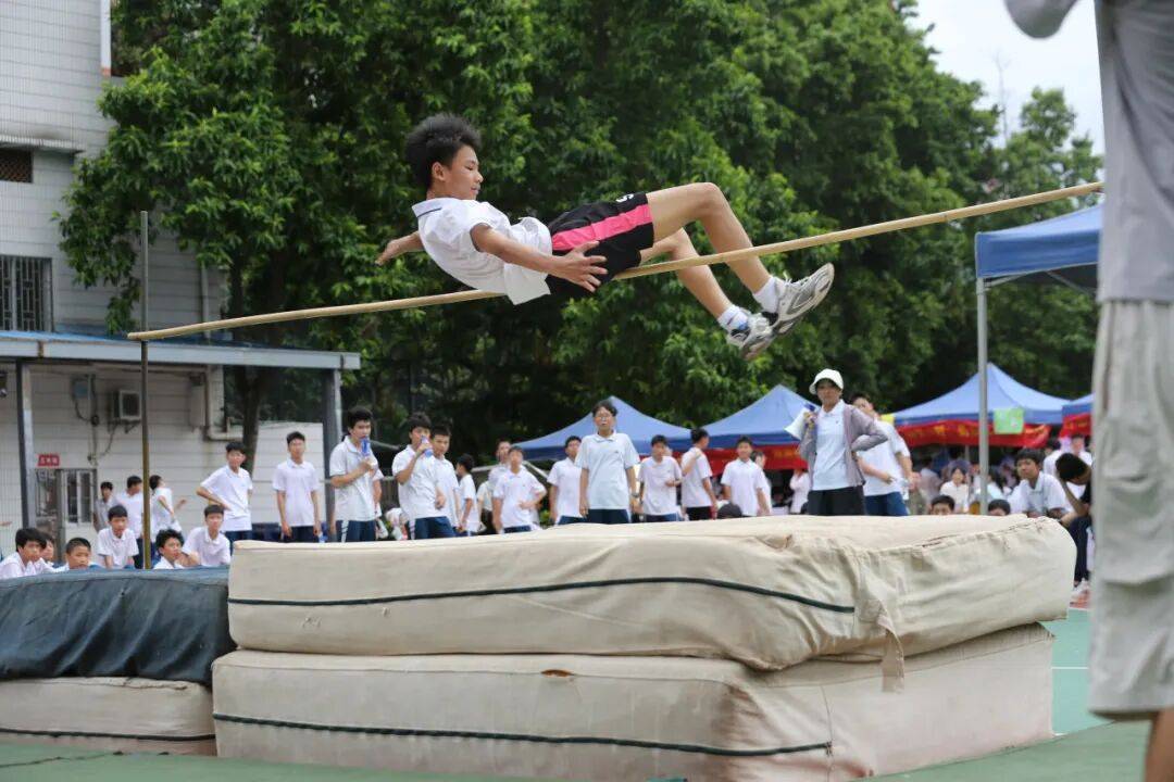 包含田径比赛场上瞬间,速度与激情交相辉映的词条 包含田径比赛场上瞬间,速度与激情交相辉映的词条