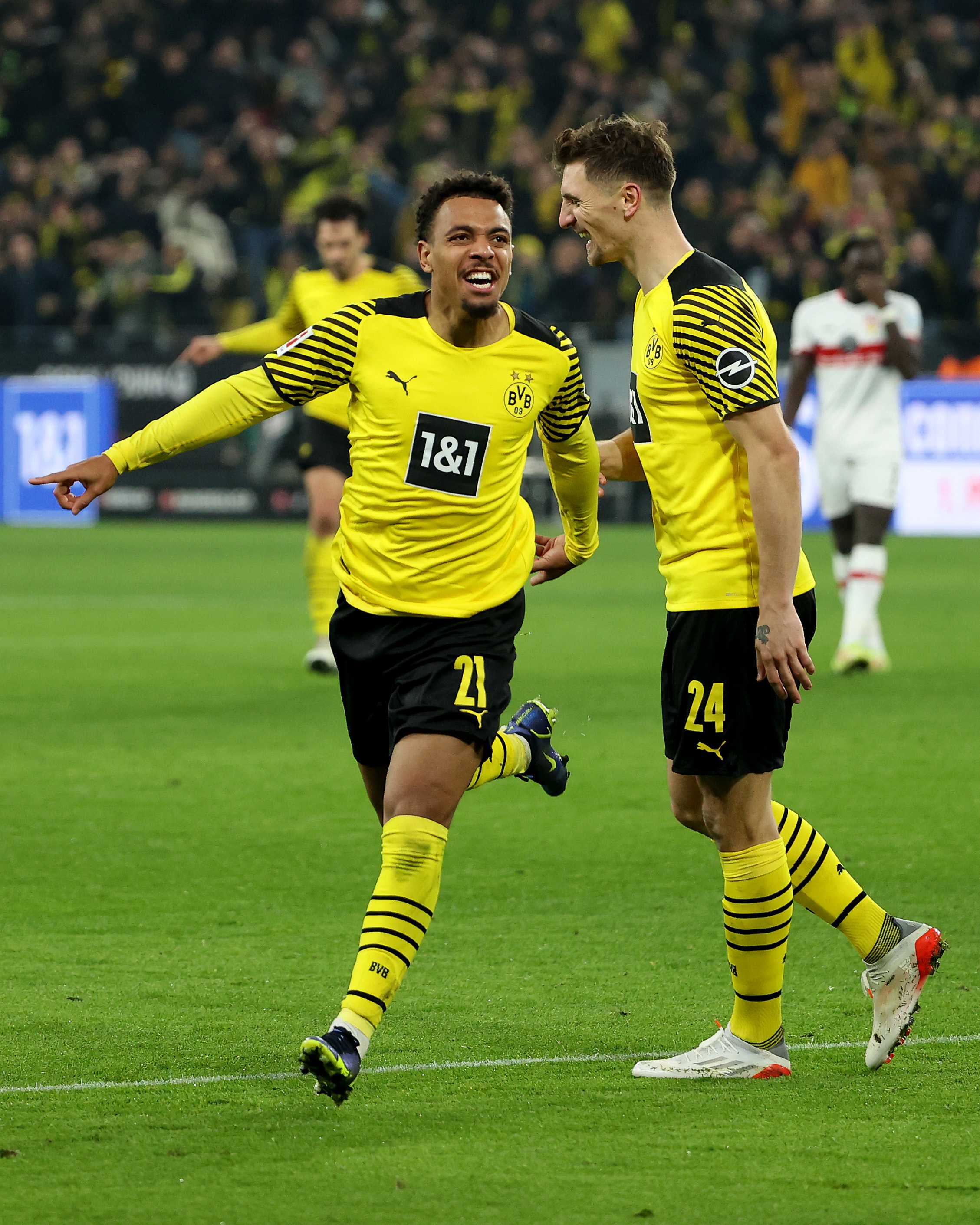 包含多特蒙德队员在场上表现抢眼的词条