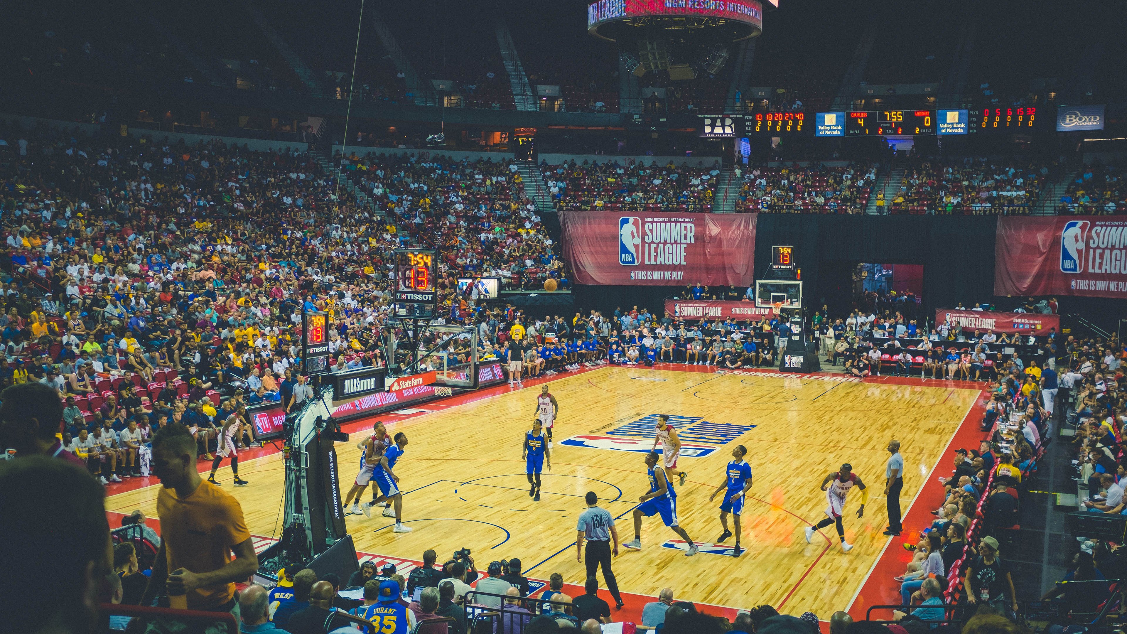 魔术战术压制山西队，东契奇在欧冠决赛接管比赛，跨越篮球世界的双重主宰