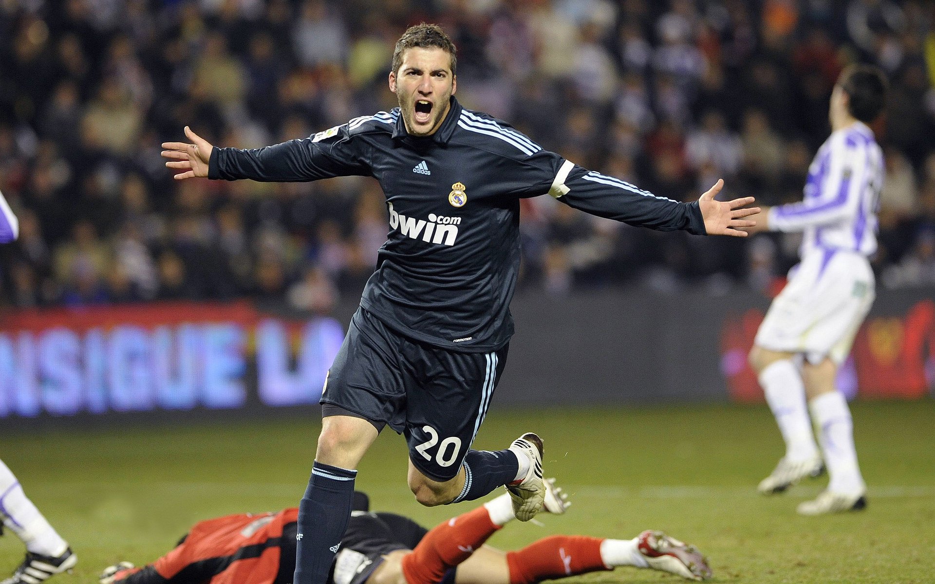 巴黎碾压希腊，布鲁诺刷新纪录，一场改写欧洲足球版图的史诗之夜